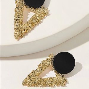 Sassy earrings for the wild 🖤🤘✨ #jewelry